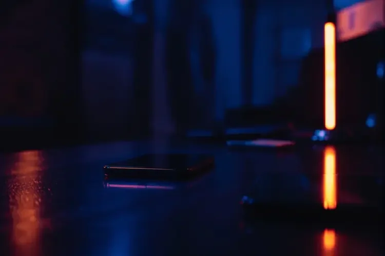 陆景行深夜直播情绪失控，前经纪人爆料其抑郁症